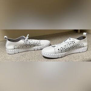 Women’s White Leather Shoes